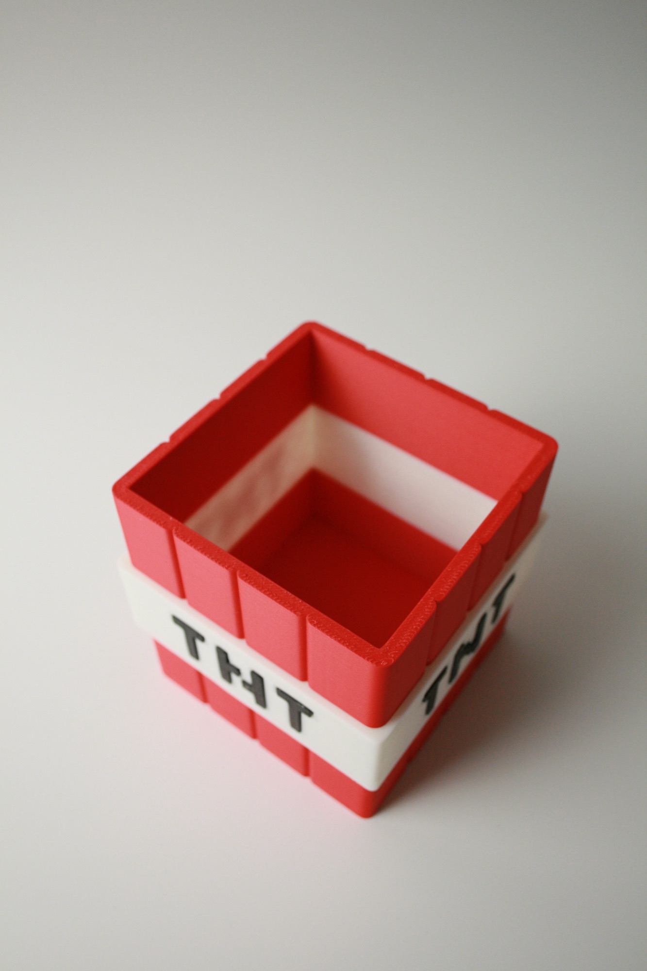 Декоративный объект TNT 6