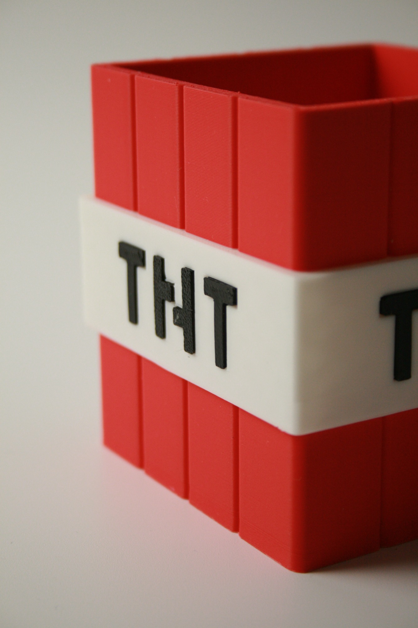 Декоративный объект TNT 8